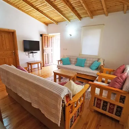 Kayakoyde Kiralik 6 Kisilik Luks Havuzlu Muhafazakar Villa Balçova