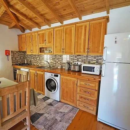 Kayakoyde Kiralik 6 Kisilik Luks Havuzlu Muhafazakar Villa *
