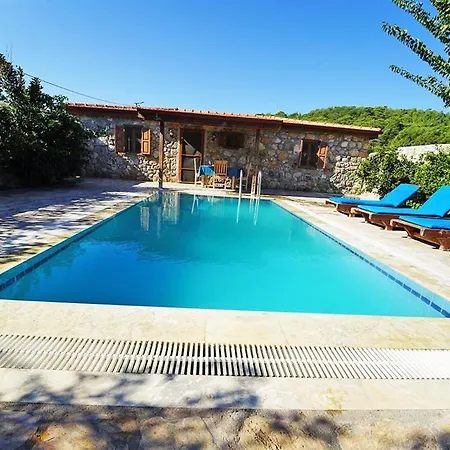 Villa Kayakoyde Kiralik 6 Kisilik Luks Havuzlu Muhafazakar *