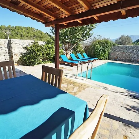 Kayakoyde Kiralik 6 Kisilik Luks Havuzlu Muhafazakar Villa Balçova