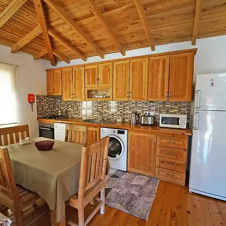 Kayakoyde Kiralik 6 Kisilik Luks Havuzlu Muhafazakar *