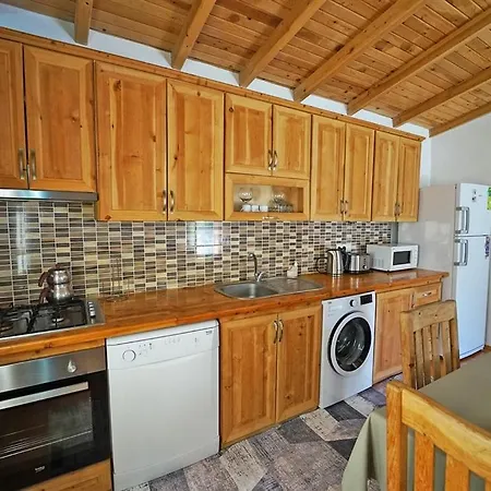 Villa Kayakoyde Kiralik 6 Kisilik Luks Havuzlu Muhafazakar *