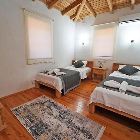 Kayakoyde Kiralik 6 Kisilik Luks Havuzlu Muhafazakar Villa *