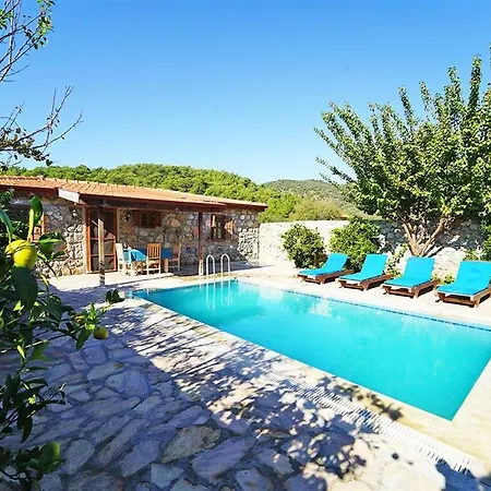 Kayakoyde Kiralik 6 Kisilik Luks Havuzlu Muhafazakar Villa *