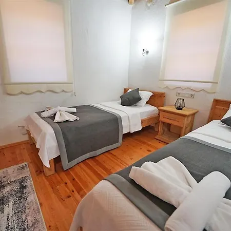 Kayakoyde Kiralik 6 Kisilik Luks Havuzlu Muhafazakar Villa Balçova