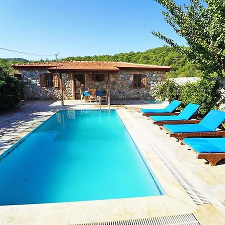 Kayakoyde Kiralik 6 Kisilik Luks Havuzlu Muhafazakar Villa *