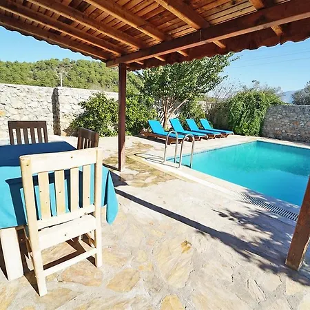 Kayakoyde Kiralik 6 Kisilik Luks Havuzlu Muhafazakar Villa Balçova