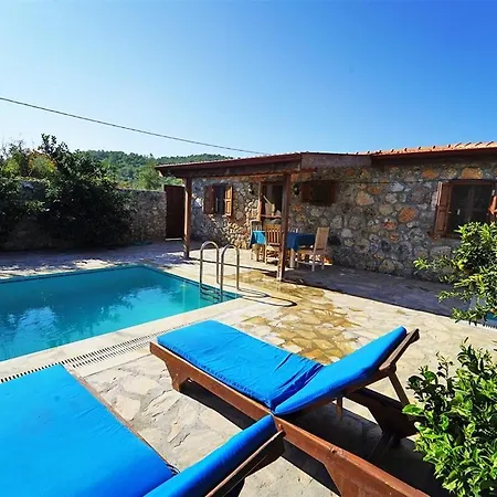 Villa Kayakoyde Kiralik 6 Kisilik Luks Havuzlu Muhafazakar