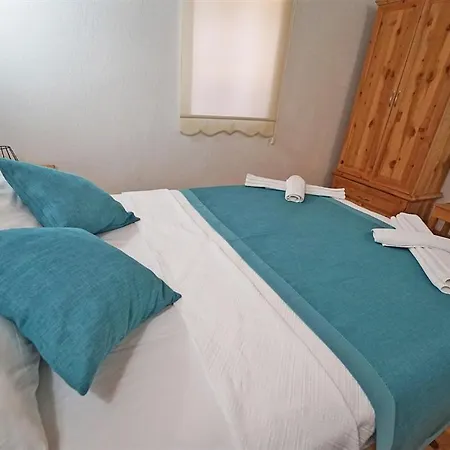 Villa Kayakoyde Kiralik 6 Kisilik Luks Havuzlu Muhafazakar *