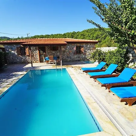 Villa Kayakoyde Kiralik 6 Kisilik Luks Havuzlu Muhafazakar