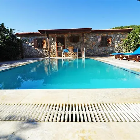 Kayakoyde Kiralik 6 Kisilik Luks Havuzlu Muhafazakar Villa